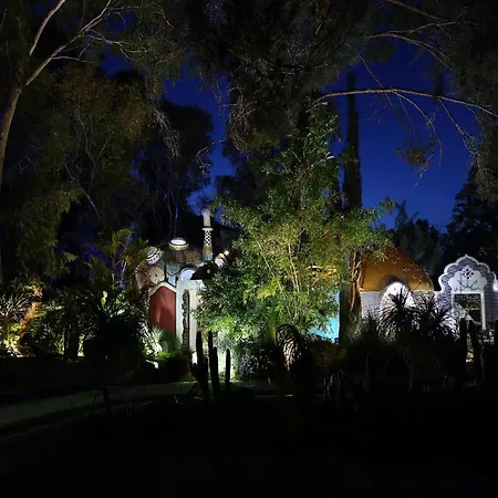 Holiday home Euphoria Art Land - The Earth House