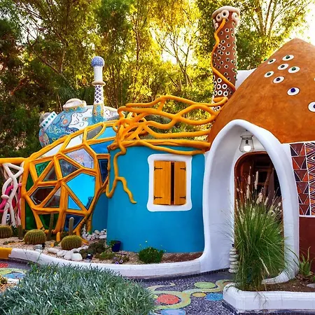 Euphoria Art Land - The Earth House *