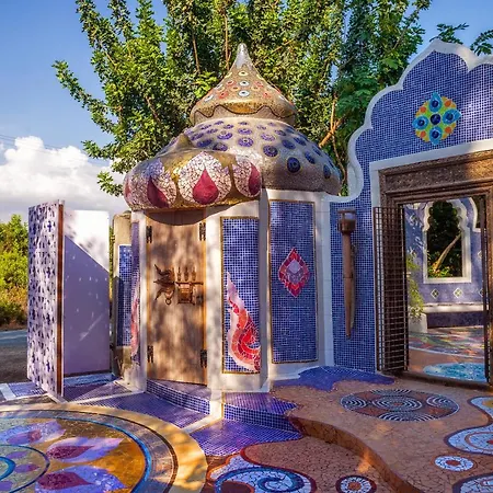 Holiday home Euphoria Art Land - The Earth House