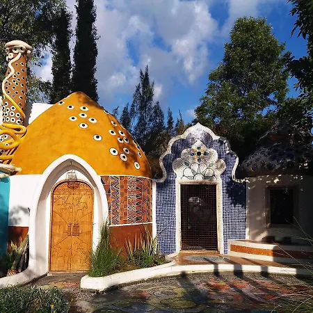 Euphoria Art Land - The Earth House *