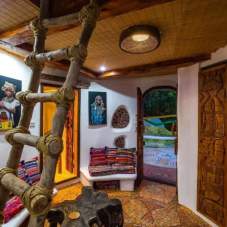 Holiday home Euphoria Art Land - The Earth House