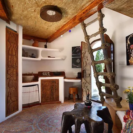 Euphoria Art Land - The Earth House Ferienhaus *
