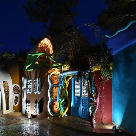 Hébergement de vacances Euphoria Art Land - The Earth House *