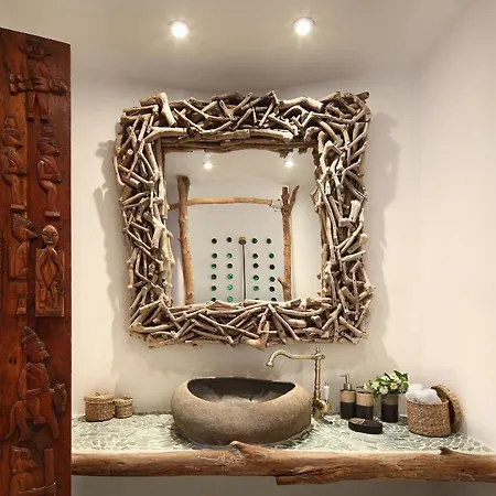 Euphoria Art Land - The Earth House